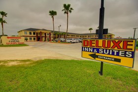 Deluxe Inn & Suites Raymondville