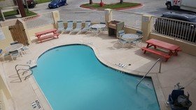 Deluxe Inn & Suites Raymondville