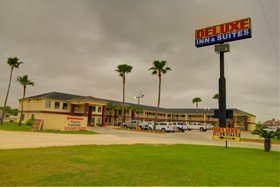 Deluxe Inn & Suites Raymondville
