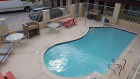 Deluxe Inn & Suites Raymondville