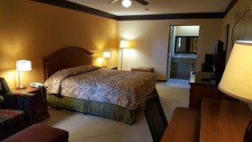 Deluxe Inn & Suites Raymondville