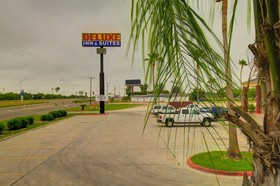 Deluxe Inn & Suites Raymondville