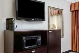 La Quinta Inn & Suites by Wyndham Raymondville