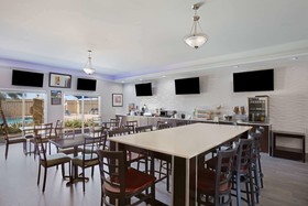 La Quinta Inn & Suites by Wyndham Raymondville
