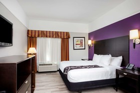 La Quinta Inn & Suites by Wyndham Raymondville