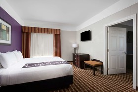 La Quinta Inn & Suites by Wyndham Raymondville