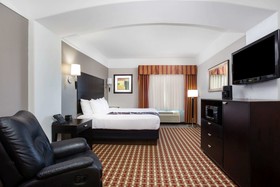 La Quinta Inn & Suites by Wyndham Raymondville