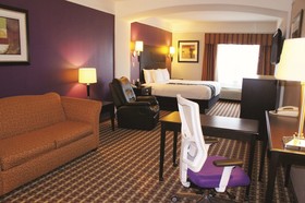 La Quinta Inn & Suites by Wyndham Raymondville