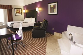 La Quinta Inn & Suites by Wyndham Raymondville