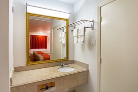 Motel 6 Dallas - Red Oak