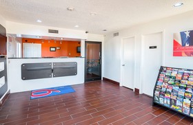 Motel 6 Dallas - Red Oak