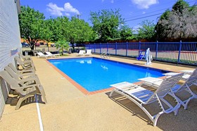 Days Inn by Wyndham Round Rock