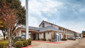 Days Inn by Wyndham Round Rock