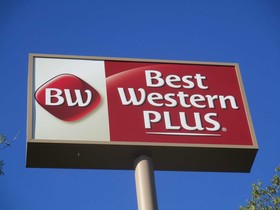 Best Western Plus Roland Inn & Suites