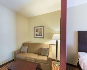 Comfort Suites Medical Center Near Six Flags