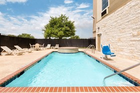 Days Inn & Suites by Wyndham San Antonio near Frost Bank Ctr