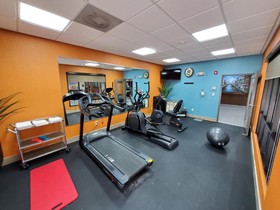 Days Inn & Suites by Wyndham San Antonio near Frost Bank Ctr