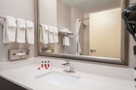 Days Inn & Suites by Wyndham San Antonio near Frost Bank Ctr