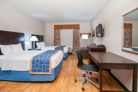 Days Inn & Suites by Wyndham San Antonio near Frost Bank Ctr