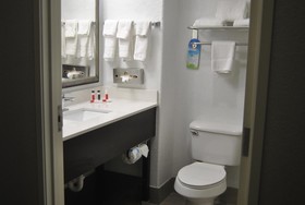 Days Inn & Suites by Wyndham San Antonio near Frost Bank Ctr