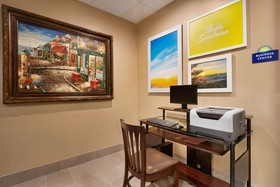 Days Inn & Suites by Wyndham San Antonio near Frost Bank Ctr