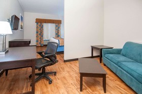 Days Inn & Suites by Wyndham San Antonio near Frost Bank Ctr