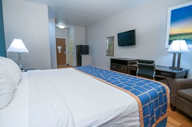 Days Inn & Suites by Wyndham San Antonio near Frost Bank Ctr
