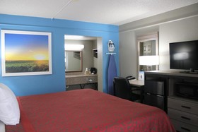 Days Inn by Wyndham Central San Antonio NW Medical Center