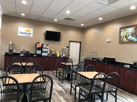 Days Inn by Wyndham Central San Antonio NW Medical Center
