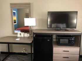 Days Inn by Wyndham Central San Antonio NW Medical Center