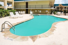 Days Inn by Wyndham Central San Antonio NW Medical Center