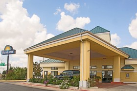 Days Inn by Wyndham Central San Antonio NW Medical Center