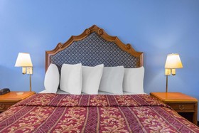 Days Inn by Wyndham San Antonio