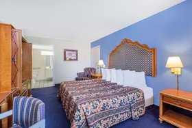 Days Inn by Wyndham San Antonio
