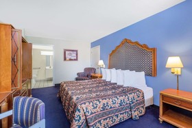 Days Inn by Wyndham San Antonio