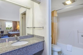 Days Inn by Wyndham San Antonio