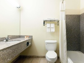 Days Inn by Wyndham San Antonio at Palo Alto