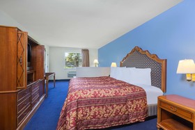 Days Inn by Wyndham San Antonio