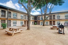 Deluxe Inn San Antonio/Near Lackland AFB