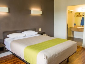 Deluxe Inn San Antonio/Near Lackland AFB