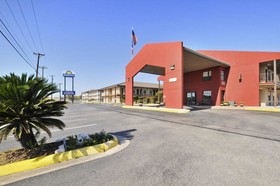 Deluxe Inn San Antonio/Near Lackland AFB