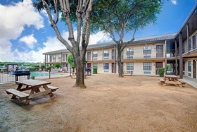 Deluxe Inn San Antonio/Near Lackland AFB