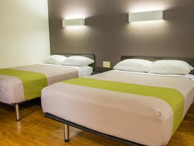 Deluxe Inn San Antonio/Near Lackland AFB