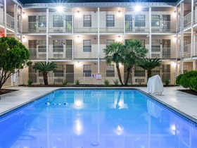 Deluxe Inn San Antonio/Near Lackland AFB