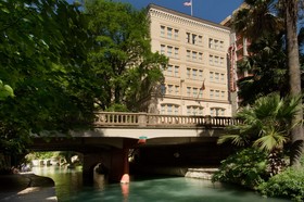 Drury Inn & Suites Riverwalk San Antonio