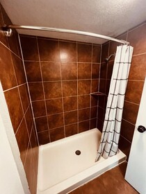 Econo Lodge Inn & Suites