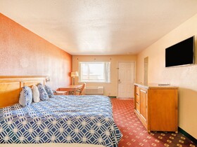 Econo Lodge Inn & Suites