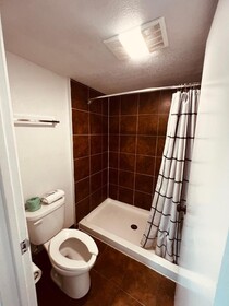 Econo Lodge Inn & Suites