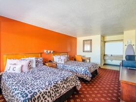 Econo Lodge Inn & Suites