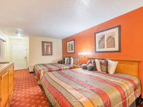 Econo Lodge Inn & Suites